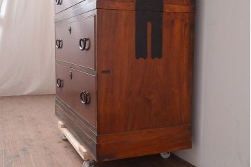 アンティーク　極美品　前面(黒柿孔雀杢・ケヤキ玉杢)　中(桐)　天板・側面(楠木)　漆塗り　群馬県の織物問屋から出てきました!!最高級の重ね箪笥(収納箪笥、整理箪笥、引き出し、チェスト)(R-047346)