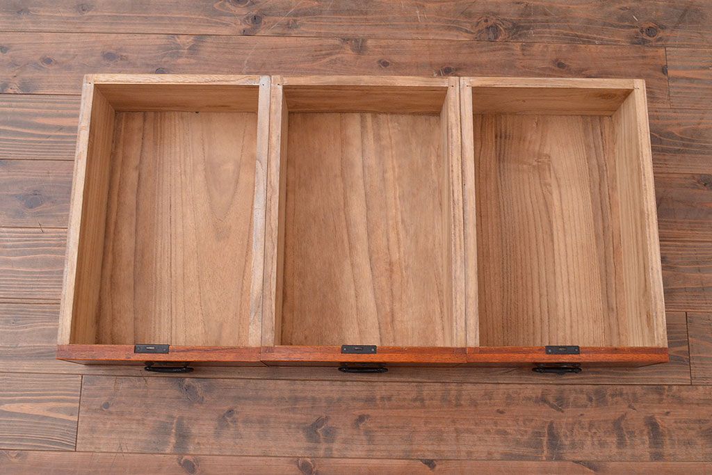 アンティーク　極美品　前面(黒柿孔雀杢・ケヤキ玉杢)　中(桐)　天板・側面(楠木)　漆塗り　群馬県の織物問屋から出てきました!!最高級の重ね箪笥(収納箪笥、整理箪笥、引き出し、チェスト)(R-047346)