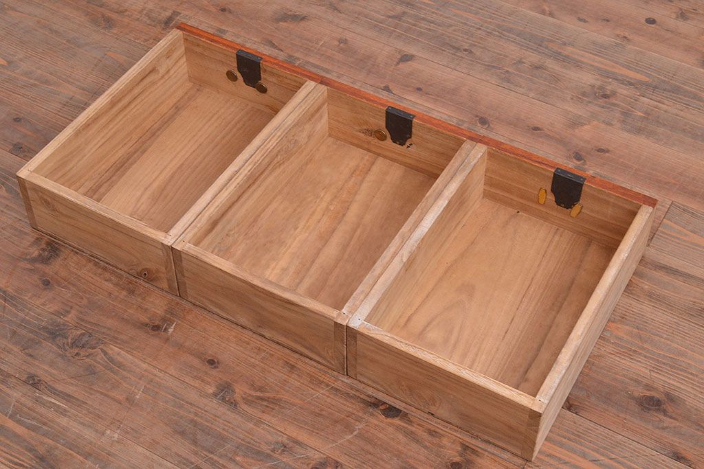 アンティーク　極美品　前面(黒柿孔雀杢・ケヤキ玉杢)　中(桐)　天板・側面(楠木)　漆塗り　群馬県の織物問屋から出てきました!!最高級の重ね箪笥(収納箪笥、整理箪笥、引き出し、チェスト)(R-047346)