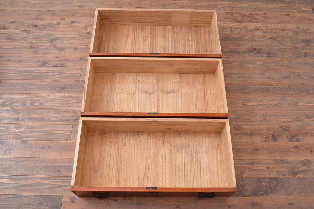 アンティーク　極美品　前面(黒柿孔雀杢・ケヤキ玉杢)　中(桐)　天板・側面(楠木)　漆塗り　群馬県の織物問屋から出てきました!!最高級の重ね箪笥(収納箪笥、整理箪笥、引き出し、チェスト)(R-047346)