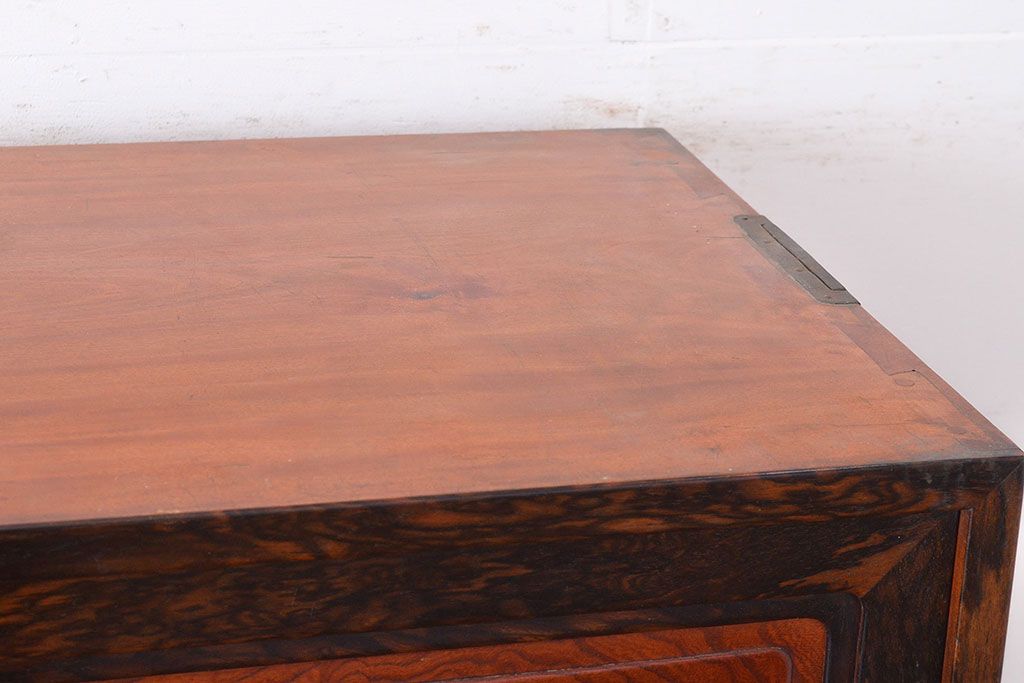 アンティーク　極美品　前面(黒柿孔雀杢・ケヤキ玉杢)　中(桐)　天板・側面(楠木)　漆塗り　群馬県の織物問屋から出てきました!!最高級の重ね箪笥(収納箪笥、整理箪笥、引き出し、チェスト)(R-047346)