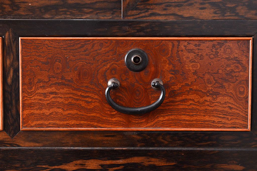 アンティーク　極美品　前面(黒柿孔雀杢・ケヤキ玉杢)　中(桐)　天板・側面(楠木)　漆塗り　群馬県の織物問屋から出てきました!!最高級の重ね箪笥(収納箪笥、整理箪笥、引き出し、チェスト)(R-047346)