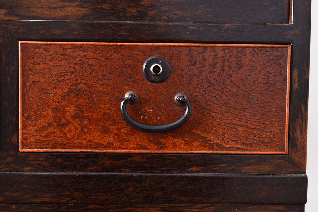 アンティーク　極美品　前面(黒柿孔雀杢・ケヤキ玉杢)　中(桐)　天板・側面(楠木)　漆塗り　群馬県の織物問屋から出てきました!!最高級の重ね箪笥(収納箪笥、整理箪笥、引き出し、チェスト)(R-047346)