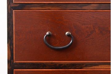 アンティーク　極美品　前面(黒柿孔雀杢・ケヤキ玉杢)　中(桐)　天板・側面(楠木)　漆塗り　群馬県の織物問屋から出てきました!!最高級の重ね箪笥(収納箪笥、整理箪笥、引き出し、チェスト)(R-047346)