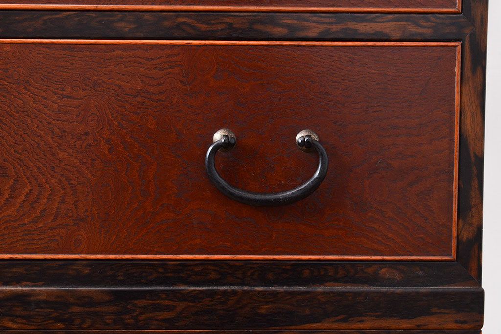 アンティーク　極美品　前面(黒柿孔雀杢・ケヤキ玉杢)　中(桐)　天板・側面(楠木)　漆塗り　群馬県の織物問屋から出てきました!!最高級の重ね箪笥(収納箪笥、整理箪笥、引き出し、チェスト)(R-047346)