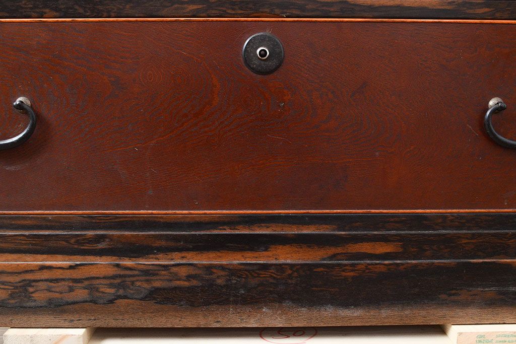 アンティーク　極美品　前面(黒柿孔雀杢・ケヤキ玉杢)　中(桐)　天板・側面(楠木)　漆塗り　群馬県の織物問屋から出てきました!!最高級の重ね箪笥(収納箪笥、整理箪笥、引き出し、チェスト)(R-047346)