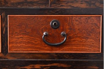 アンティーク　極美品　前面(黒柿孔雀杢・ケヤキ玉杢)　中(桐)　天板・側面(楠木)　漆塗り　群馬県の織物問屋から出てきました!!最高級のローボード(収納棚、テレビ台、テレビボード)(R-047347)