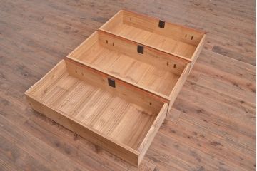 アンティーク　極美品　前面(黒柿孔雀杢・ケヤキ玉杢)　中(桐)　側面(楠木)　漆塗り　群馬県の織物問屋から出てきました!!最高級のリビングボード(収納箪笥、整理箪笥、テレビ台、ローチェスト)(R-047348)