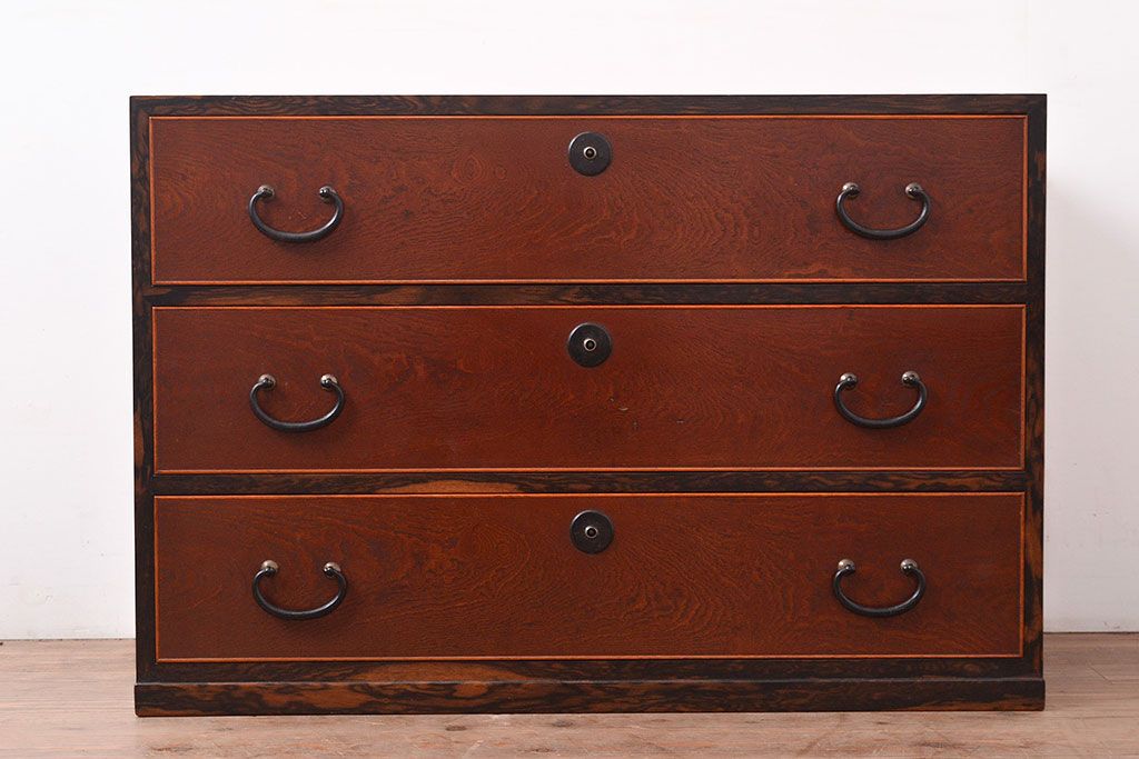 アンティーク　極美品　前面(黒柿孔雀杢・ケヤキ玉杢)　中(桐)　側面(楠木)　漆塗り　群馬県の織物問屋から出てきました!!最高級のリビングボード(収納箪笥、整理箪笥、テレビ台、ローチェスト)(R-047348)