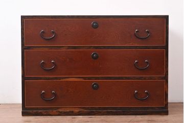 アンティーク　極美品　前面(黒柿孔雀杢・ケヤキ玉杢)　中(桐)　側面(楠木)　漆塗り　群馬県の織物問屋から出てきました!!最高級のリビングボード(収納箪笥、整理箪笥、テレビ台、ローチェスト)(R-047348)