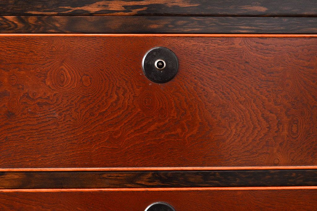 アンティーク　極美品　前面(黒柿孔雀杢・ケヤキ玉杢)　中(桐)　側面(楠木)　漆塗り　群馬県の織物問屋から出てきました!!最高級のリビングボード(収納箪笥、整理箪笥、テレビ台、ローチェスト)(R-047348)