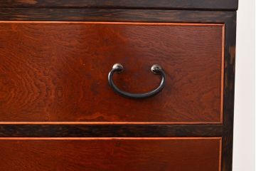 アンティーク　極美品　前面(黒柿孔雀杢・ケヤキ玉杢)　中(桐)　側面(楠木)　漆塗り　群馬県の織物問屋から出てきました!!最高級のリビングボード(収納箪笥、整理箪笥、テレビ台、ローチェスト)(R-047348)