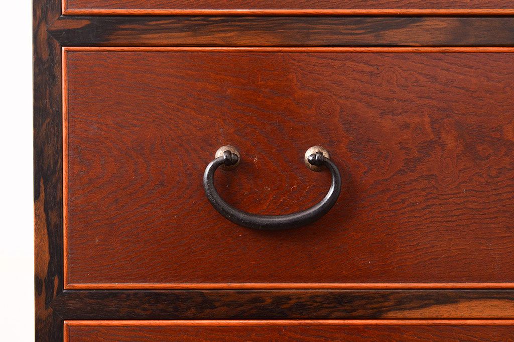 アンティーク　極美品　前面(黒柿孔雀杢・ケヤキ玉杢)　中(桐)　側面(楠木)　漆塗り　群馬県の織物問屋から出てきました!!最高級のリビングボード(収納箪笥、整理箪笥、テレビ台、ローチェスト)(R-047348)