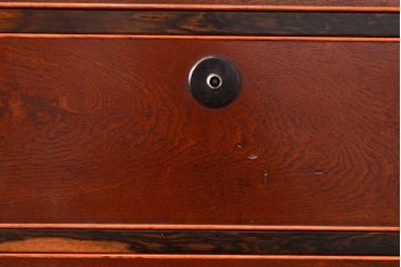 アンティーク　極美品　前面(黒柿孔雀杢・ケヤキ玉杢)　中(桐)　側面(楠木)　漆塗り　群馬県の織物問屋から出てきました!!最高級のリビングボード(収納箪笥、整理箪笥、テレビ台、ローチェスト)(R-047348)