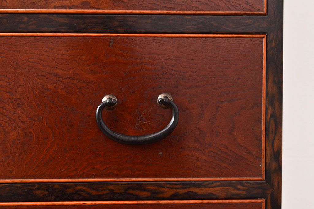 アンティーク　極美品　前面(黒柿孔雀杢・ケヤキ玉杢)　中(桐)　側面(楠木)　漆塗り　群馬県の織物問屋から出てきました!!最高級のリビングボード(収納箪笥、整理箪笥、テレビ台、ローチェスト)(R-047348)