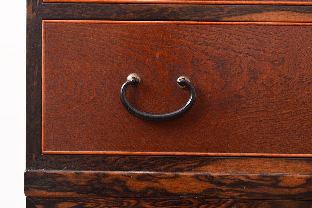 アンティーク　極美品　前面(黒柿孔雀杢・ケヤキ玉杢)　中(桐)　側面(楠木)　漆塗り　群馬県の織物問屋から出てきました!!最高級のリビングボード(収納箪笥、整理箪笥、テレビ台、ローチェスト)(R-047348)