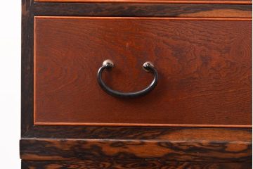 アンティーク　極美品　前面(黒柿孔雀杢・ケヤキ玉杢)　中(桐)　側面(楠木)　漆塗り　群馬県の織物問屋から出てきました!!最高級のリビングボード(収納箪笥、整理箪笥、テレビ台、ローチェスト)(R-047348)