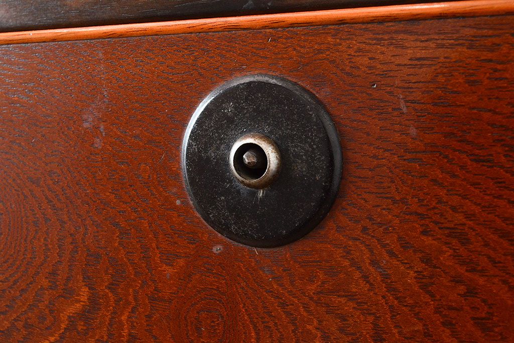 アンティーク　極美品　前面(黒柿孔雀杢・ケヤキ玉杢)　中(桐)　側面(楠木)　漆塗り　群馬県の織物問屋から出てきました!!最高級のリビングボード(収納箪笥、整理箪笥、テレビ台、ローチェスト)(R-047348)