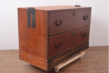 アンティーク　極美品　前面(黒柿孔雀杢・ケヤキ玉杢)　中(桐)　側面(楠木)　漆塗り　群馬県の織物問屋から出てきました!!最高級のローボード(収納箪笥、整理箪笥、テレビ台、ローチェスト)(R-047349)