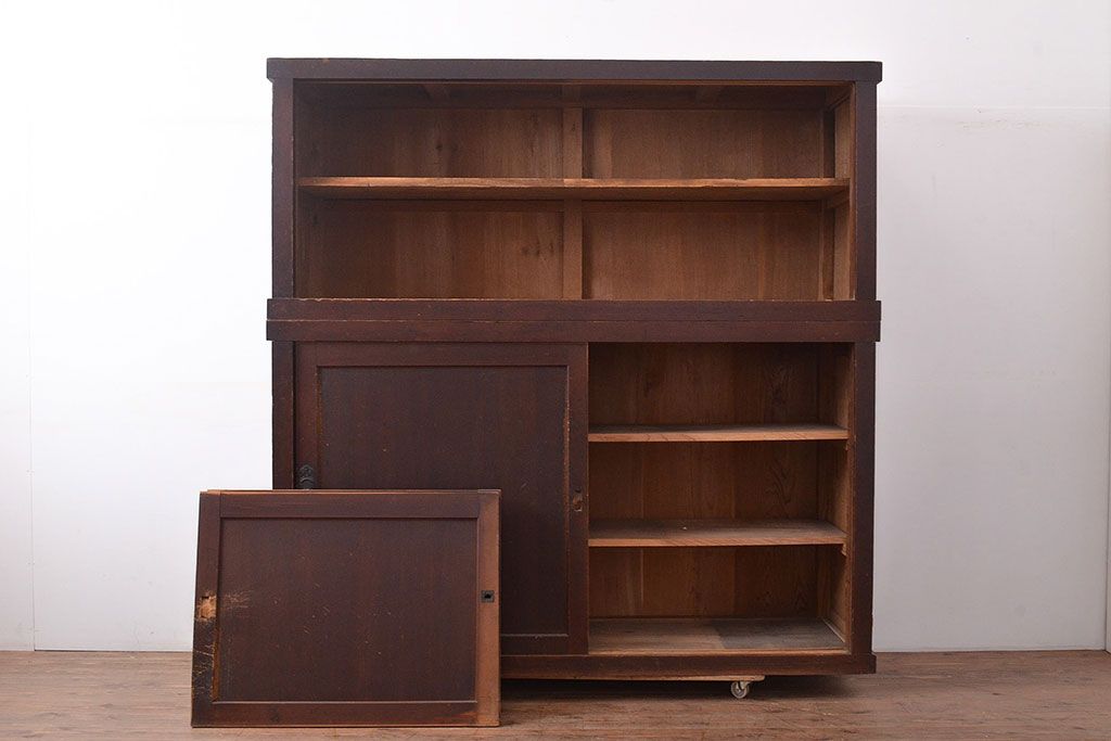 和製アンティーク　前面ヒノキ材　古い木の味わいが楽しめる重厚な佇まいの重ね箪笥(水屋箪笥、収納箪笥、収納棚)(R-047350)