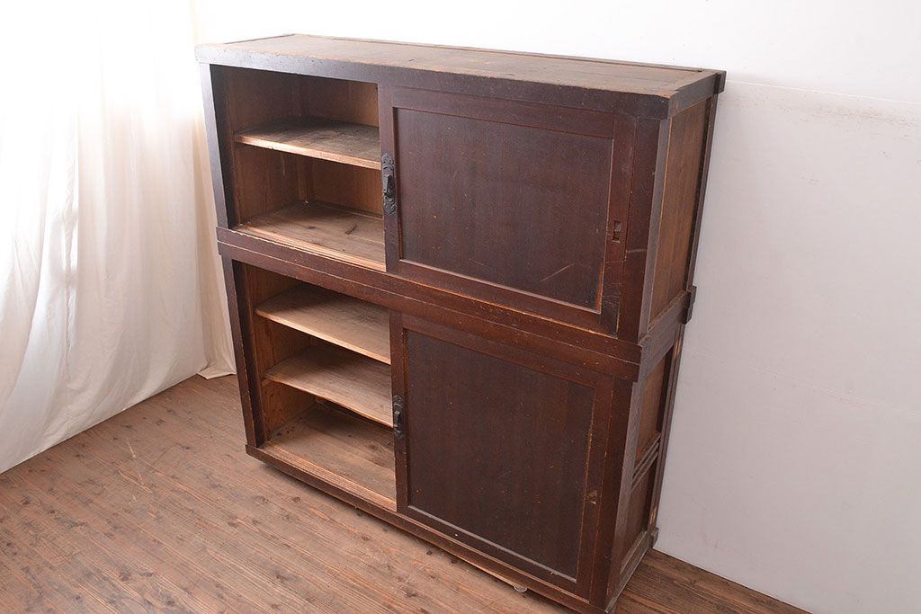 和製アンティーク　前面ヒノキ材　古い木の味わいが楽しめる重厚な佇まいの重ね箪笥(水屋箪笥、収納箪笥、収納棚)(R-047350)