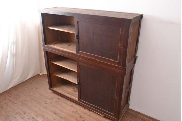 和製アンティーク　前面ヒノキ材　古い木の味わいが楽しめる重厚な佇まいの重ね箪笥(水屋箪笥、収納箪笥、収納棚)(R-047350)