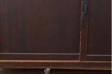 和製アンティーク　前面ヒノキ材　古い木の味わいが楽しめる重厚な佇まいの重ね箪笥(水屋箪笥、収納箪笥、収納棚)(R-047350)