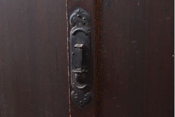 和製アンティーク　前面ヒノキ材　古い木の味わいが楽しめる重厚な佇まいの重ね箪笥(水屋箪笥、収納箪笥、収納棚)(R-047350)