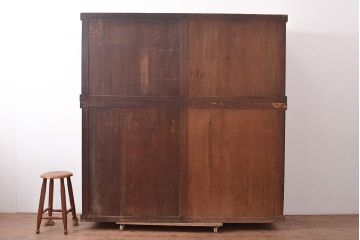 和製アンティーク　前面ヒノキ材　古い木の味わいが楽しめる重厚な佇まいの重ね箪笥(水屋箪笥、収納箪笥、収納棚)(R-047350)