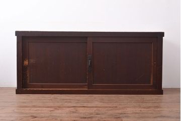 和製アンティーク　前面ヒノキ材　古い木の味わいが楽しめる重厚な佇まいの箪笥サイドボード(水屋箪笥、収納箪笥、収納棚)(R-047351)