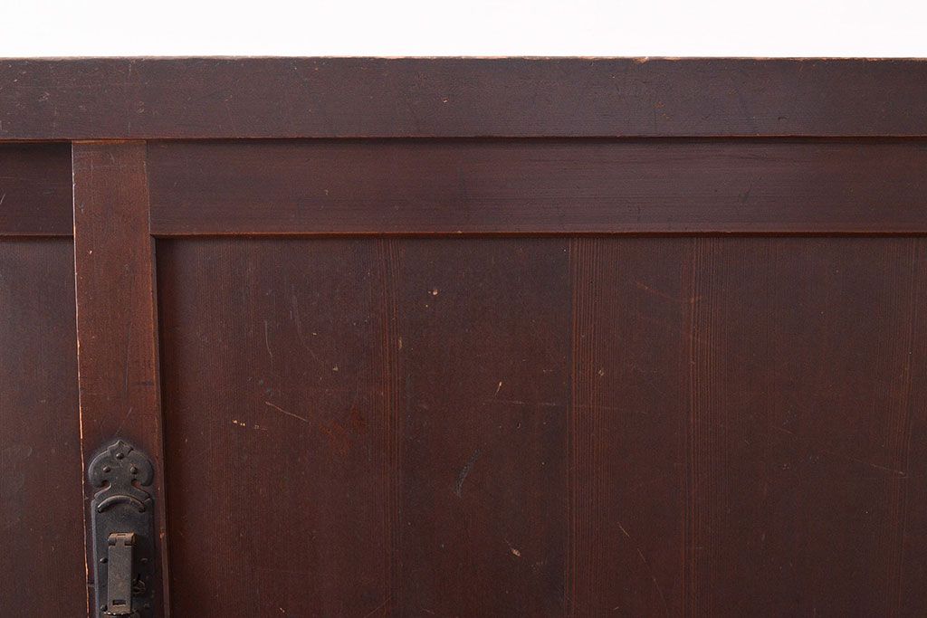 和製アンティーク　前面ヒノキ材　古い木の味わいが楽しめる重厚な佇まいの箪笥サイドボード(水屋箪笥、収納箪笥、収納棚)(R-047351)