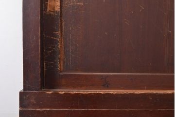 和製アンティーク　前面ヒノキ材　古い木の味わいが楽しめる重厚な佇まいの箪笥サイドボード(水屋箪笥、収納箪笥、収納棚)(R-047351)