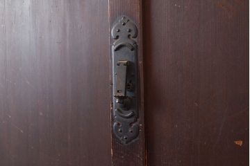 和製アンティーク　前面ヒノキ材　古い木の味わいが楽しめる重厚な佇まいの箪笥サイドボード(水屋箪笥、収納箪笥、収納棚)(R-047351)