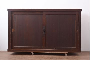 和製アンティーク　前面ヒノキ材　古い木の味わいが楽しめる重厚な佇まいの箪笥サイドボード(水屋箪笥、収納箪笥、収納棚)(R-047352)