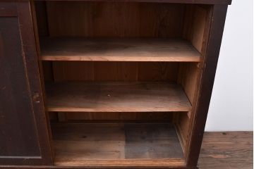 和製アンティーク　前面ヒノキ材　古い木の味わいが楽しめる重厚な佇まいの箪笥サイドボード(水屋箪笥、収納箪笥、収納棚)(R-047352)