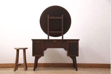 中古　松本民芸家具　西洋アンティークのような雰囲気を感じさせる、丸型一面鏡のドレッサー(鏡台、ミラー)(定価約34万円)(R-047355)