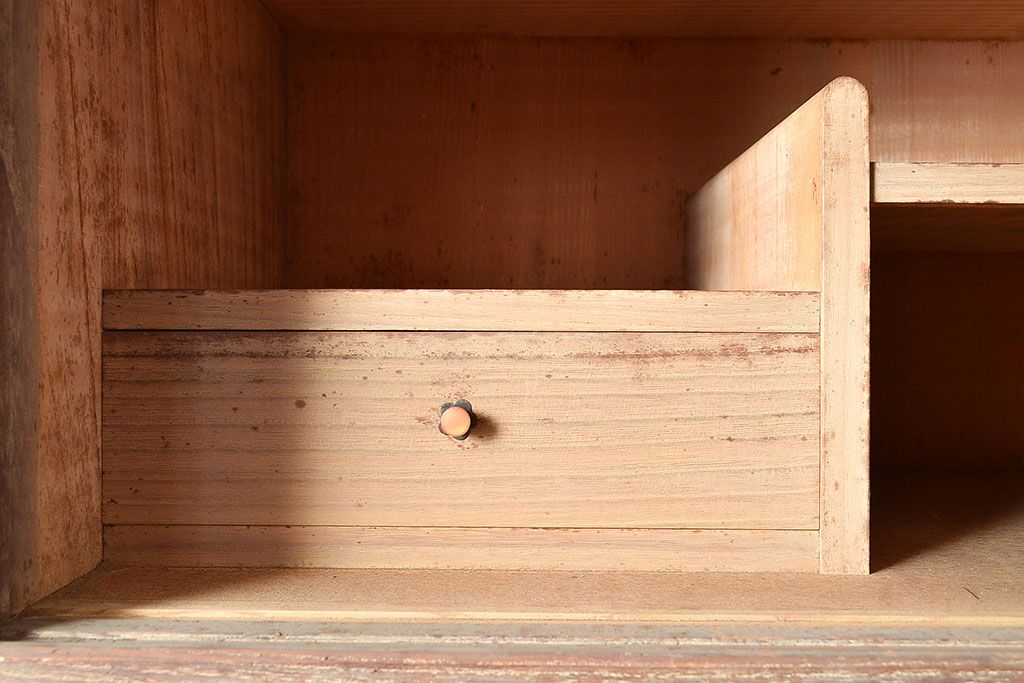 和製アンティーク　味わい深い木肌が魅力的な前面桐材製の戸棚(テレビ台、ローボード)(R-047358)