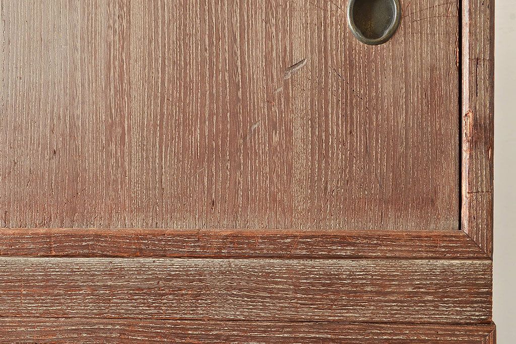 和製アンティーク　味わい深い木肌が魅力的な前面桐材製の戸棚(テレビ台、ローボード)(R-047358)