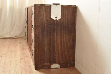 和製アンティーク　上品な金具の意匠が目を引く前面桐材製の箪笥ローボード(テレビ台、戸棚)(R-047359)