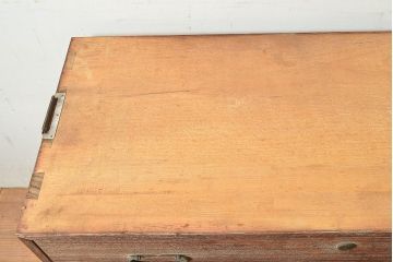 和製アンティーク　使い込まれた木肌が味わい深い前面桐材製の箪笥ローボード(引き出し、チェスト、テレビ台)(R-047360)