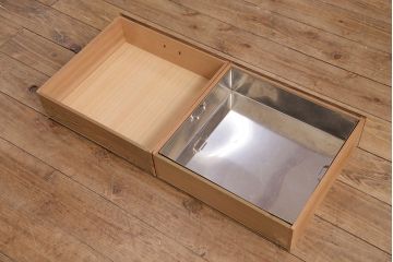 中古　民芸家具　和の趣漂う上品な佇まいの置水屋(置き水屋、茶水屋、戸棚、食器棚、茶棚)(R-047362)