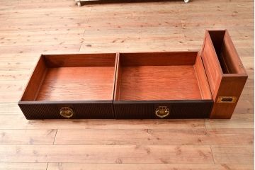 イギリスアンティーク　高級品　華やかな意匠が詰まったマホガニー材製のキャビネット(収納棚、戸棚、サイドボード、ドレッサー、鏡)(R-047368)