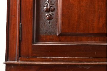 イギリスアンティーク　高級品　華やかな意匠が詰まったマホガニー材製のキャビネット(収納棚、戸棚、サイドボード、ドレッサー、鏡)(R-047368)