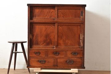 和製アンティーク　上質な空間づくりにおすすめ!前面にヒノキ材とケヤキ材を使った高級感漂う戸棚(収納棚、キャビネット)(R-047369)