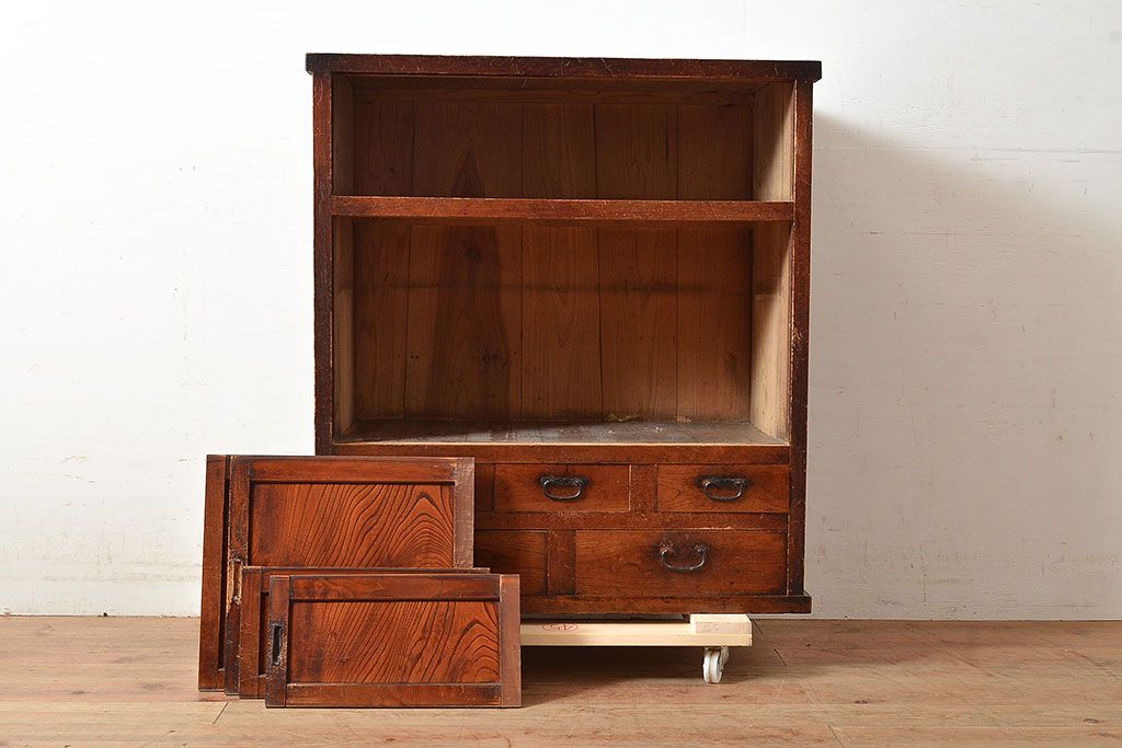 和製アンティーク　上質な空間づくりにおすすめ!前面にヒノキ材とケヤキ材を使った高級感漂う戸棚(収納棚、キャビネット)(R-047369)