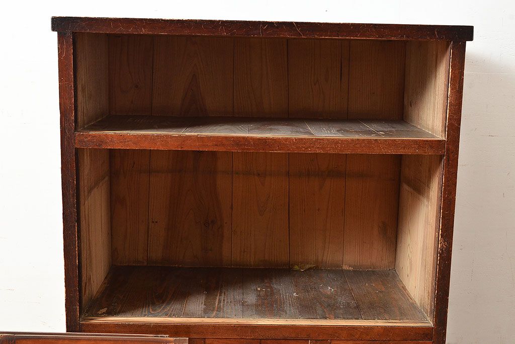 和製アンティーク　上質な空間づくりにおすすめ!前面にヒノキ材とケヤキ材を使った高級感漂う戸棚(収納棚、キャビネット)(R-047369)