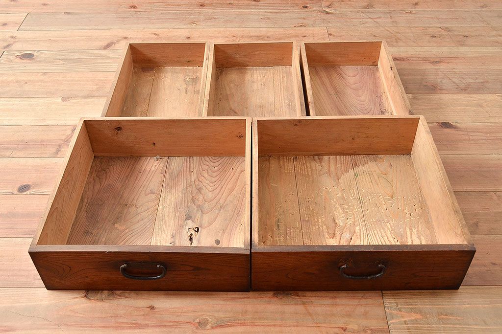 和製アンティーク　上質な空間づくりにおすすめ!前面にヒノキ材とケヤキ材を使った高級感漂う戸棚(収納棚、キャビネット)(R-047369)