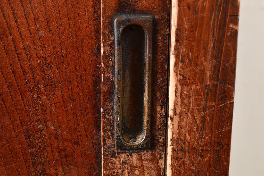 和製アンティーク　上質な空間づくりにおすすめ!前面にヒノキ材とケヤキ材を使った高級感漂う戸棚(収納棚、キャビネット)(R-047369)