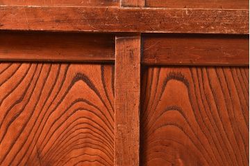 和製アンティーク　上質な空間づくりにおすすめ!前面にヒノキ材とケヤキ材を使った高級感漂う戸棚(収納棚、キャビネット)(R-047369)