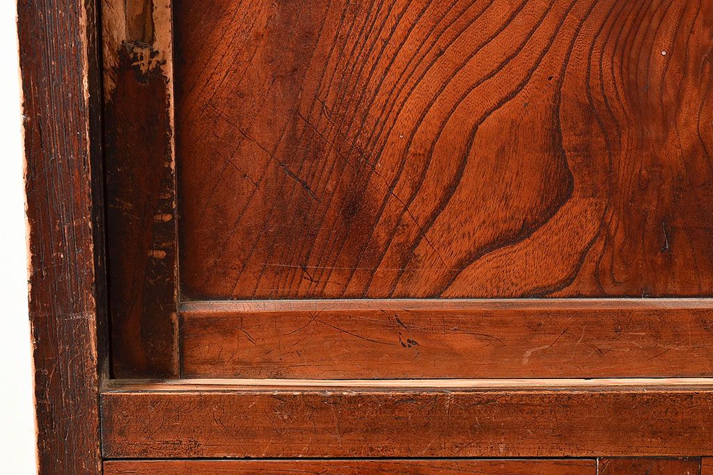 和製アンティーク　上質な空間づくりにおすすめ!前面にヒノキ材とケヤキ材を使った高級感漂う戸棚(収納棚、キャビネット)(R-047369)